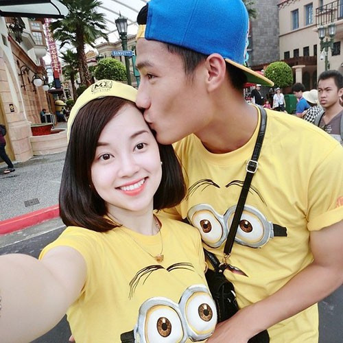 Mạc Hồng Quân là một trong những cầu thủ điển trai nhất làng bóng đá Việt. Còn Ly Kute là cô hot girl của đất Hà Thành, được nhiều người biết đến khi tham gia bộ phim Nhật ký Vàng Anh.