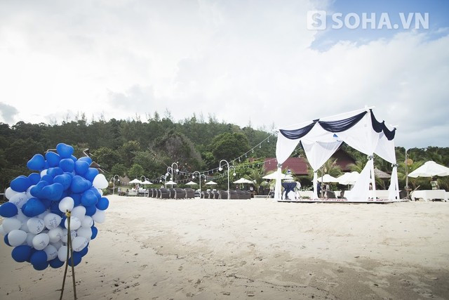  Cận cảnh không gian đám cưới lộng lẫy và lãng mạn trên bãi biển của ông trùm Hoa hậu Mã Siêu. 