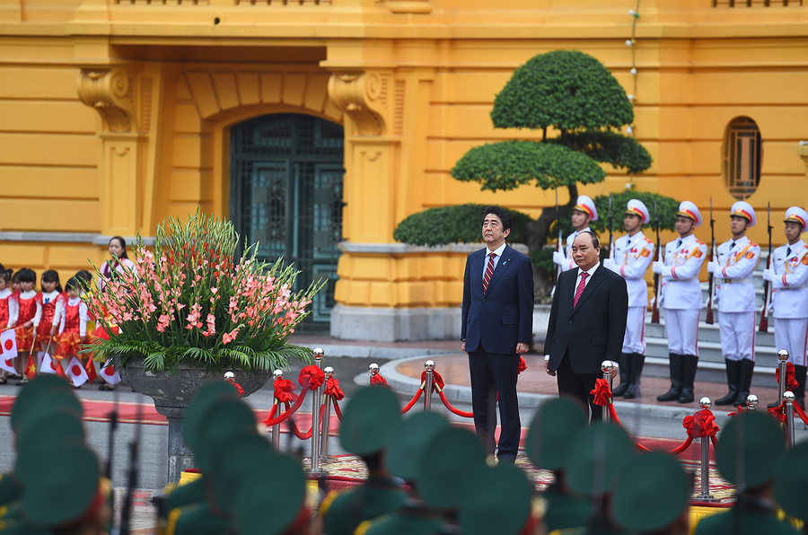 Lễ đón chính thức Thủ tướng Shinzo Abe. Ảnh: VGP/Quang Hiếu