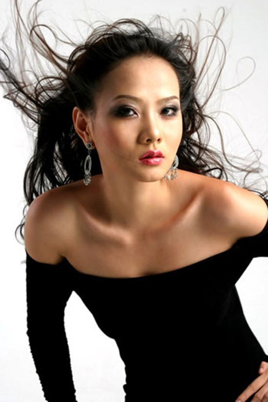 Bên cạnh nghề người mẫu, Dương Yến Ngọc còn được khán giả nhớ đến với một số vai diễn trong những bộ phim đình đám thời đó như Những cô gái chân dài, 1735km, Thạch thảo... Tuy diễn xuất không quá nổi bật nhưng cô vẫn gây được ấn tượng bởi vẻ đẹp ăn hình của mình. Hành trình thay đổi nhan sắc của Dương Yến Ngọc sau 15 năm