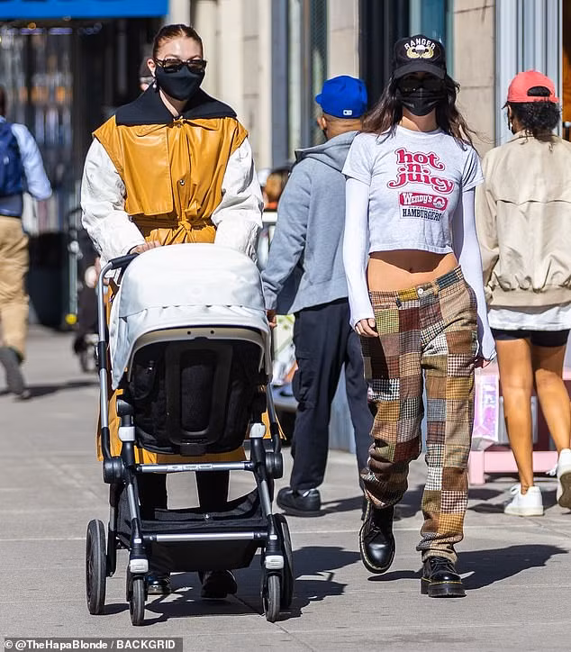 Siêu mẫu Gigi Hadid xuất hiện rạng rỡ, sành điệu sau sinh con gái đầu lòng ảnh 1