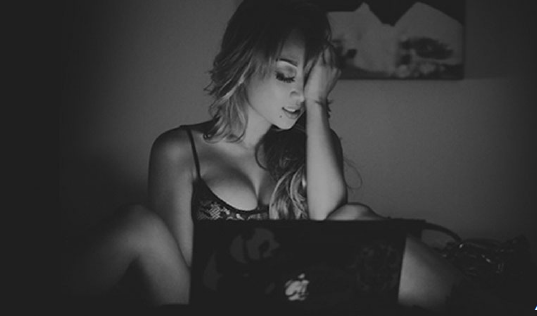 “Đốt” cả triệu đồng mỗi đêm để xem hotgirl “show hàng trực tuyến”