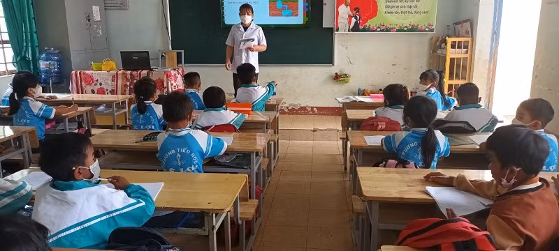 Hoạt động tuyên truyền, chăm sóc sức khỏe học sinh tại Trường Tiểu học Lê Lợi.