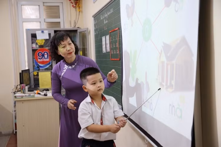 Trẻ cần học cách lắng nghe để kiềm chế cảm xúc tốt hơn. Ảnh minh họa: Thế Đại.