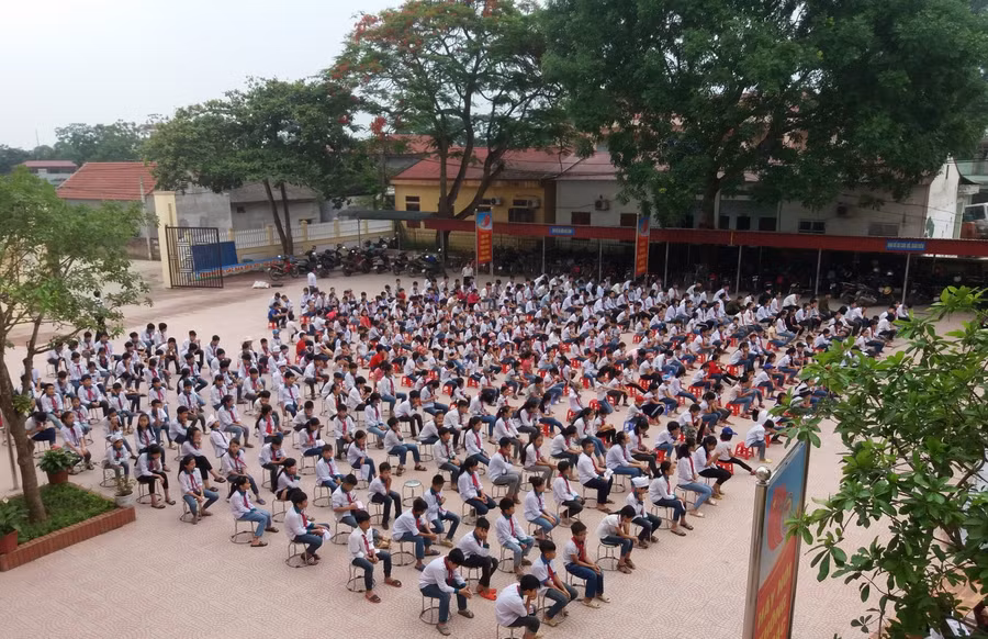 Một buổi sinh hoạt dưới cờ tại Trường THCS Tân Phương (huyện Thanh Thủy, Phú Thọ).