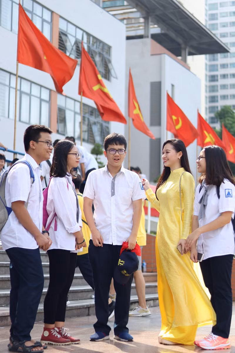 Thấu hiểu và chia sẻ giúp cô trò đến gần nhau hơn. Ảnh minh họa