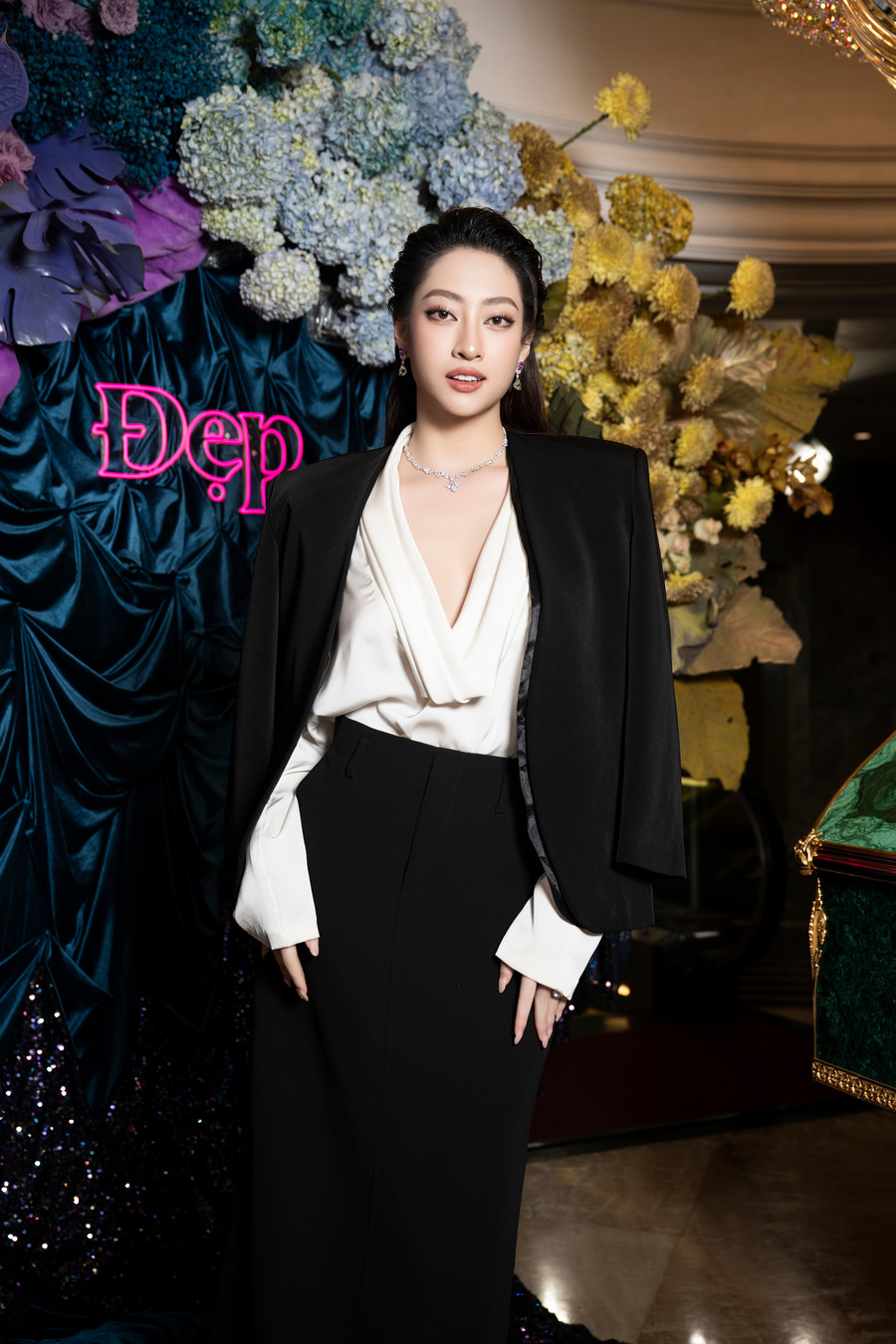 Lương Thùy Linh bày tỏ ngưỡng mộ Thùy Tiên khi nhận giải thưởng.