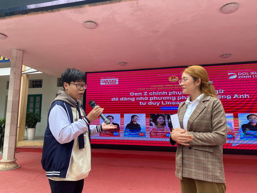 Các bạn học sinh cực kỳ háo hức khi trả lời câu hỏi và giao lưu với cô Ngọc Anh về phương pháp Linearthinking. Các bạn học sinh cực kỳ háo hức khi trả lời câu hỏi và giao lưu với cô Ngọc Anh về phương pháp Linearthinking.