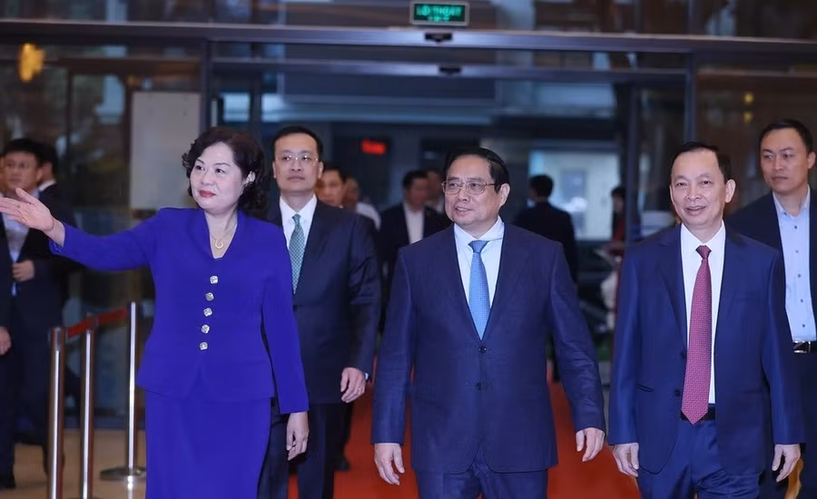 Thủ tướng Phạm Minh Chính đến dự Hội nghị triển khai nhiệm vụ ngành Ngân hàng. (Ảnh: Dương Giang/TTXVN)