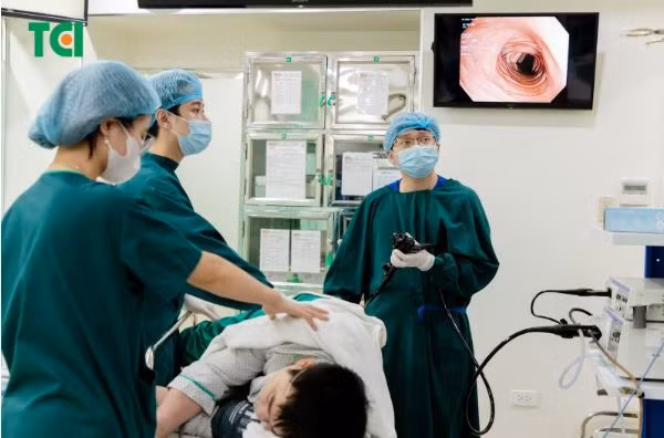 Nội soi dạ dày đại tràng giúp tầm soát tốt ung thư đường tiêu hóa (Ảnh: TCI)