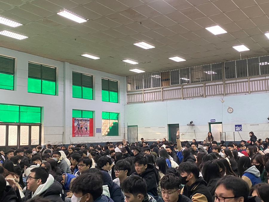 Các bạn học sinh THPT Lý Thái Tổ hăng hái phát biểu tìm hiểu Linearthinking.