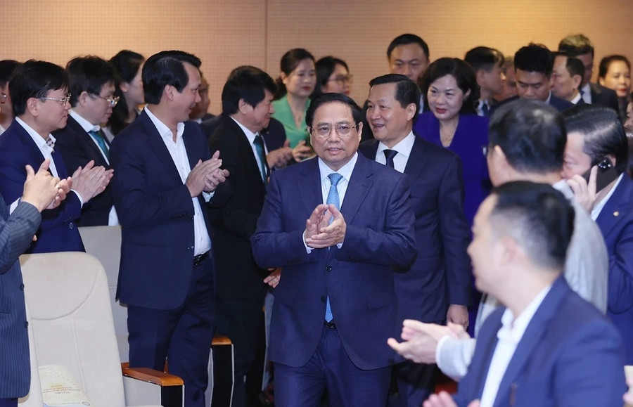 Thủ tướng Phạm Minh Chính đến dự Hội nghị triển khai nhiệm vụ ngành Ngân hàng. (Ảnh: Dương Giang/TTXVN) Thủ tướng Phạm Minh Chính đến dự Hội nghị triển khai nhiệm vụ ngành Ngân hàng. (Ảnh: Dương Giang/TTXVN)