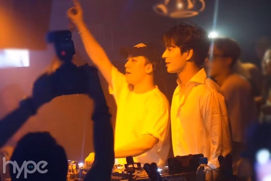 Seungri (trái) và Choi Jonghoon (phải).