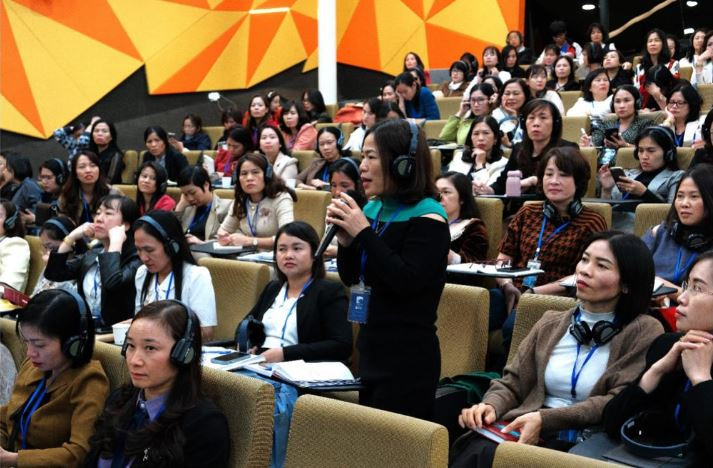 Các học viên là lãnh đạo giáo dục bậc mầm non hứng thú chia sẻ những băn khoăn của mình để được chuyên gia giải đáp.