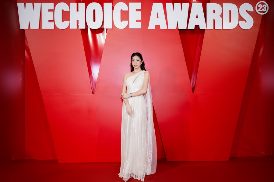 Lương Thùy Linh làm MC WeChoice Awards 2023. Lương Thùy Linh làm MC WeChoice Awards 2023.