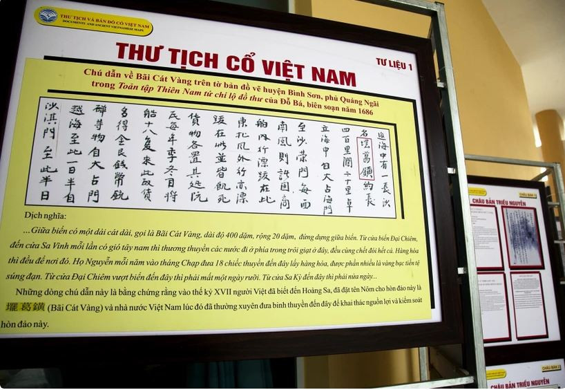 Các tài liệu, thư tịch cổ, bản đồ khẳng định chủ quyền quần đảo Hoàng Sa, Trường Sa là của Việt Nam. (Ảnh: Hồng Đạt/TTXVN) Các tài liệu, thư tịch cổ, bản đồ khẳng định chủ quyền quần đảo Hoàng Sa, Trường Sa là của Việt Nam. (Ảnh: Hồng Đạt/TTXVN)