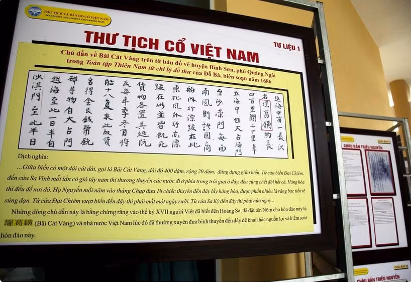 Các tài liệu, thư tịch cổ, bản đồ khẳng định chủ quyền quần đảo Hoàng Sa, Trường Sa là của Việt Nam. (Ảnh: Hồng Đạt/TTXVN)