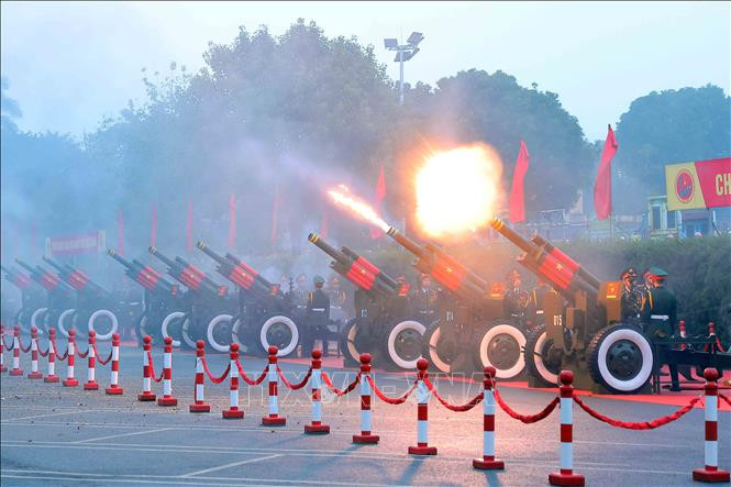 Nghi thức bắn 21 phát đại bác chào mừng Tổng thống Philippines Ferdinand Romualdez Marcos Jr. và Phu nhân thăm cấp Nhà nước tới Việt Nam. Ảnh: An Đăng/TTXVN Nghi thức bắn 21 phát đại bác chào mừng Tổng thống Philippines Ferdinand Romualdez Marcos Jr. và Phu nhân thăm cấp Nhà nước tới Việt Nam. Ảnh: An Đăng/TTXVN