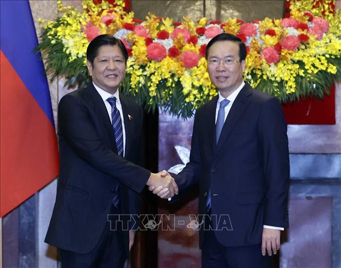 Chủ tịch nước Võ Văn Thưởng và Tổng thống Philippines Ferdinand Romualdez Marcos Jr tại lễ đón. Chủ tịch nước Võ Văn Thưởng và Tổng thống Philippines Ferdinand Romualdez Marcos Jr tại lễ đón.