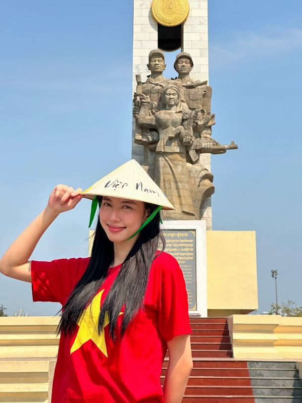 Thuỳ Tiên ghi điểm trong chuyến công tác Campuchia, giản dị nhưng ý nghĩa.