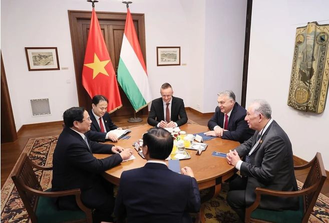 Thủ tướng Phạm Minh Chính và Thủ tướng Hungary Viktor Orban gặp hẹp. (Ảnh: Dương Giang/TTXVN) Thủ tướng Phạm Minh Chính và Thủ tướng Hungary Viktor Orban gặp hẹp. (Ảnh: Dương Giang/TTXVN)