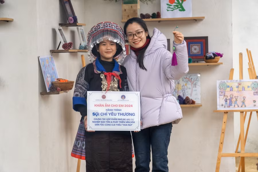 Quỹ Khăn Ấm Cho Em chung tay góp phần nhỏ bé vào sự nghiệp bảo tồn và phát triển văn hóa dân tộc cùng CLB thêu “Hoa Núi”.