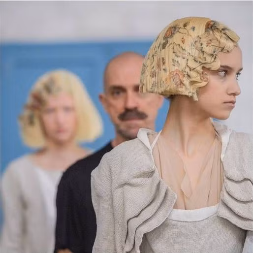 Tại sao phải nhuộm tóc khi bạn có thể in cả một vườn hoa đủ màu sắc lên đầu? ảnh 4