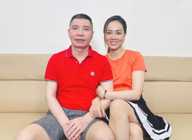 Bà xã NSND Công Lý tiết lộ chồng đã bị ngã trong nhà tắm khi cô vắng nhà. Bà xã NSND Công Lý tiết lộ chồng đã bị ngã trong nhà tắm khi cô vắng nhà.