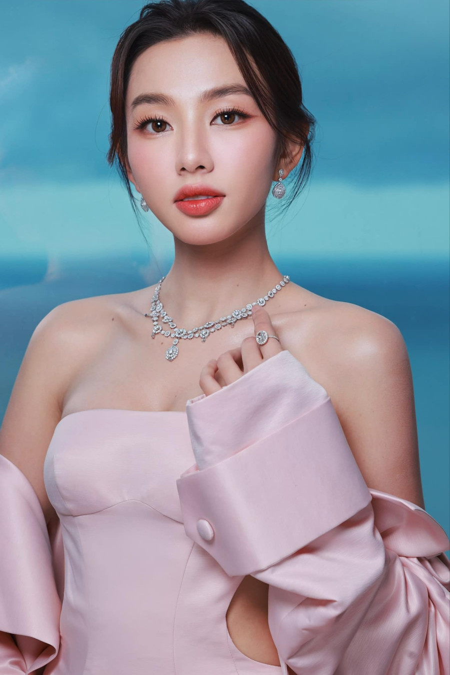 Cuộc thi Miss International bỏ theo dõi Hoa hậu Thùy Tiên trên Instagram. Cuộc thi Miss International bỏ theo dõi Hoa hậu Thùy Tiên trên Instagram.