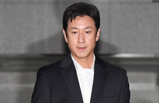 Nam diễn viên nổi tiếng Lee Sun Gyun. Nam diễn viên nổi tiếng Lee Sun Gyun.