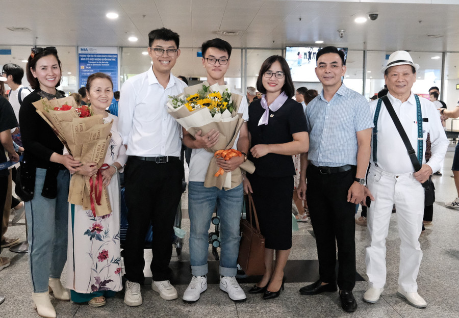 Nhật Minh cho biết, sự ủng hộ của gia đình và thầy cô là nguồn động lực lớn nhất với em. Nhật Minh cho biết, sự ủng hộ của gia đình và thầy cô là nguồn động lực lớn nhất với em.