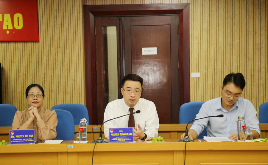 Ông Nguyễn Tường Lâm - Bí thư Trung ương Đoàn, Phó Chủ nhiệm Thường trực UBQG về thanh niên Việt Nam. Ông Nguyễn Tường Lâm - Bí thư Trung ương Đoàn, Phó Chủ nhiệm Thường trực UBQG về thanh niên Việt Nam.