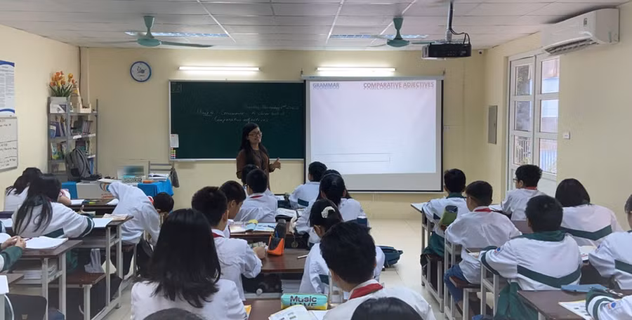 Cô trò Trường THCS và THPT M.V. Lômônôxốp (Hà Nội) trong giờ học.