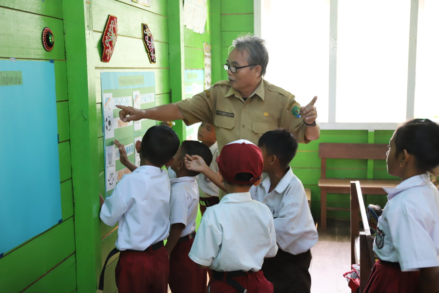 Luật Giáo viên và Giảng viên Indonesia tạo động lực hiệu quả thúc đẩy giáo viên nâng cao trình độ chuyên môn. Ảnh: INT Luật Giáo viên và Giảng viên Indonesia tạo động lực hiệu quả thúc đẩy giáo viên nâng cao trình độ chuyên môn. Ảnh: INT