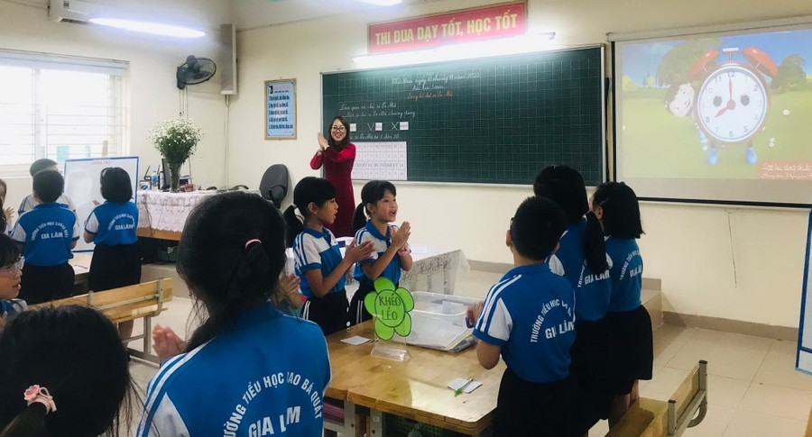 Giờ dạy của cô Phạm Hồng Sang - giáo viên Trường Tiểu học Cao Bá Quát. Ảnh: NTCC Giờ dạy của cô Phạm Hồng Sang - giáo viên Trường Tiểu học Cao Bá Quát. Ảnh: NTCC