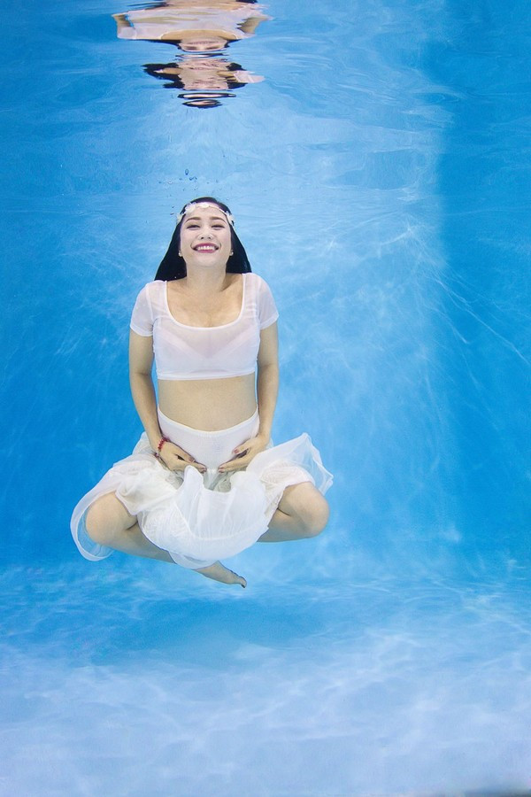 “Bà bầu” Ốc Thanh Vân diện bikini khiêu vũ dưới nước ảnh 3 “Bà bầu” Ốc Thanh Vân diện bikini khiêu vũ dưới nước ảnh 3