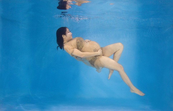 “Bà bầu” Ốc Thanh Vân diện bikini khiêu vũ dưới nước ảnh 10 “Bà bầu” Ốc Thanh Vân diện bikini khiêu vũ dưới nước ảnh 10