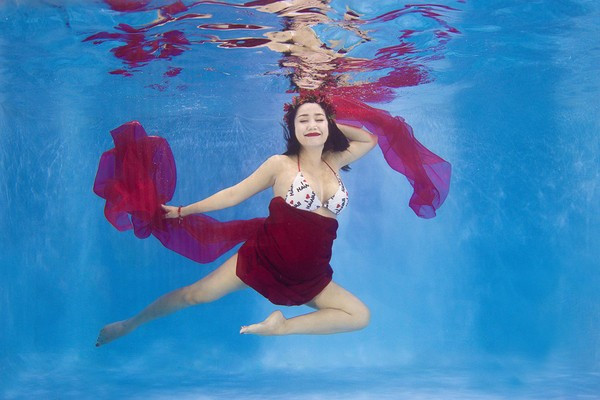 “Bà bầu” Ốc Thanh Vân diện bikini khiêu vũ dưới nước ảnh 14 “Bà bầu” Ốc Thanh Vân diện bikini khiêu vũ dưới nước ảnh 14
