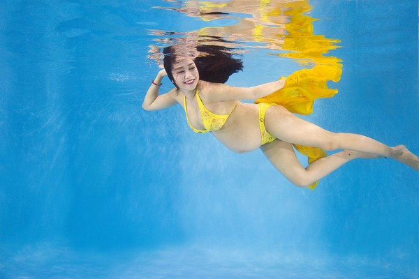“Bà bầu” Ốc Thanh Vân diện bikini khiêu vũ dưới nước ảnh 15 “Bà bầu” Ốc Thanh Vân diện bikini khiêu vũ dưới nước ảnh 15