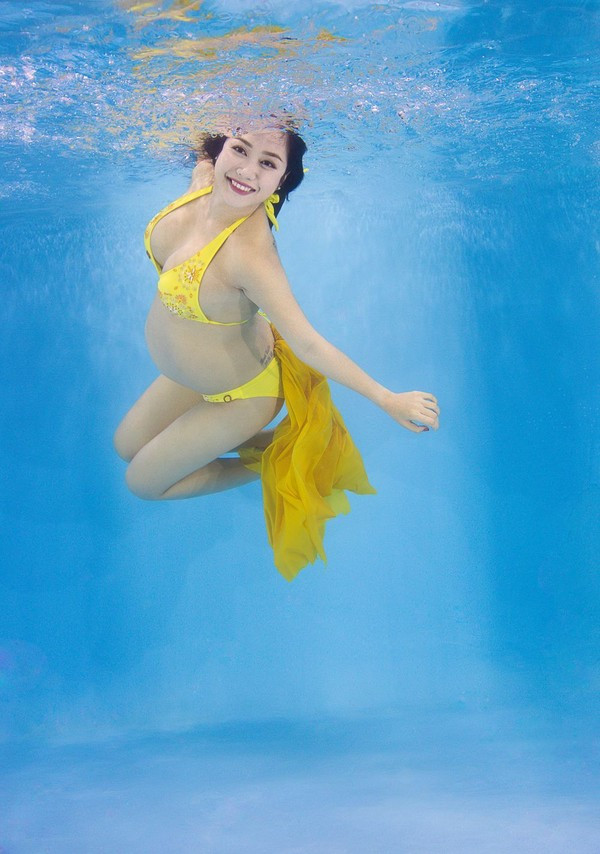 “Bà bầu” Ốc Thanh Vân diện bikini khiêu vũ dưới nước ảnh 18 “Bà bầu” Ốc Thanh Vân diện bikini khiêu vũ dưới nước ảnh 18