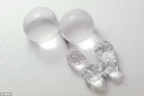 Bong bóng gel giống như các quả bóng tí hon.