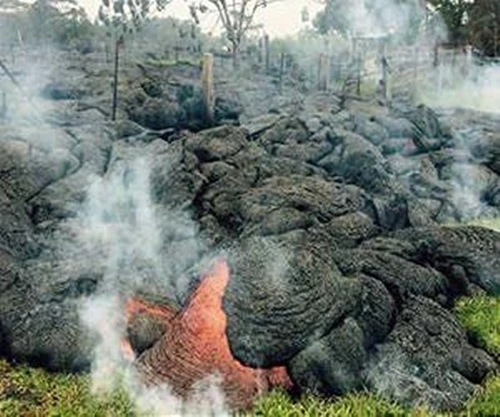 Dung nham nuốt chửng nhà dân ở Hawaii