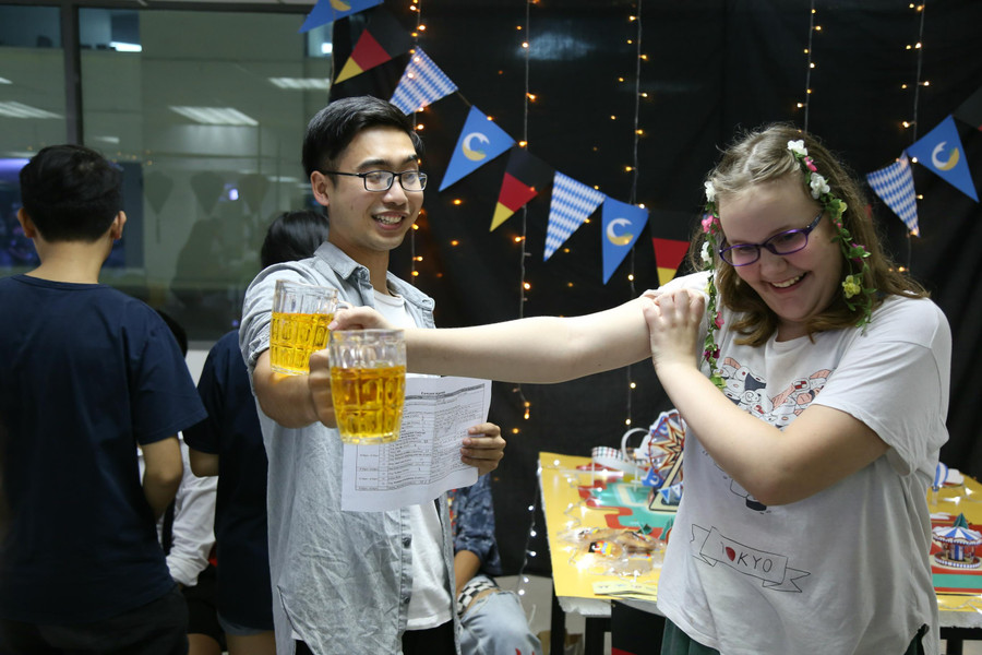 Lễ hội đã dẫn người tham dự “du lịch” tại các điểm đến hấp dẫn trên thế giới