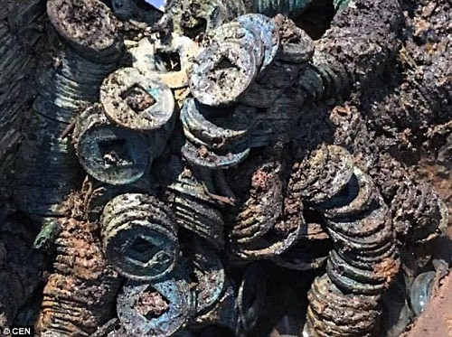 Phát hiện 10 tấn tiền xu cổ trong lăng mộ 2000 năm tuổi ở Trung Quốc - Ảnh 3 Phát hiện 10 tấn tiền xu cổ trong lăng mộ 2000 năm tuổi ở Trung Quốc - Ảnh 3