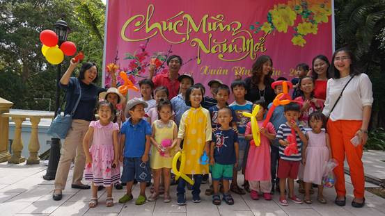 Niềm vui sum vầy. Ảnh: Hang Luong