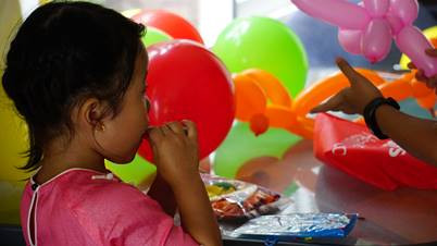 Chuẩn bị trò chơi. Ảnh: Hang Luong