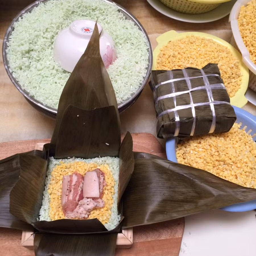 Gói bánh chưng tại nhà Dulwich Hill, Ảnh: Ngoc Pham