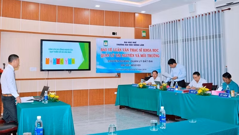 Một buổi bảo vệ luận văn thạc sĩ của Trường ĐH Nông Lâm - ĐH Huế.
