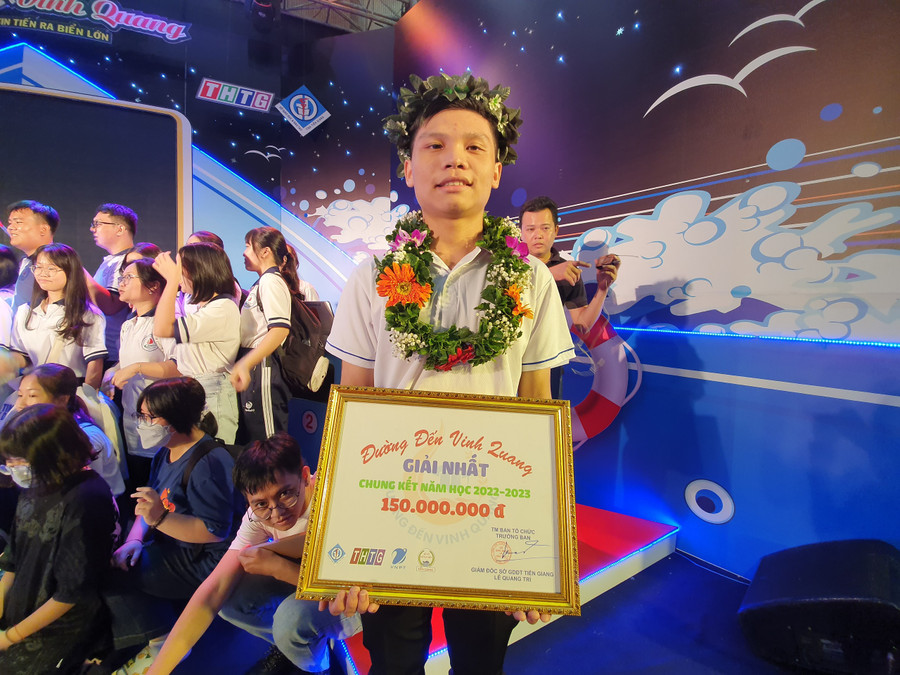 Thí sinh Hầu Quốc Tuấn xuất sắc đoạt vòng Nguyệt quế chung kết Chương trình “Đường đến vinh quang” lần thứ XIII, năm học 2022 - 2023.