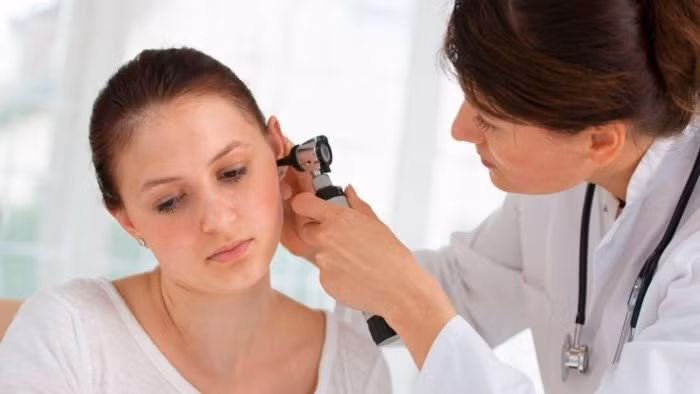 Bác sỹ cảnh báo những nguy hiểm không ngờ của việc dùng tăm bông ngoáy tai hàng ngày - Ảnh 2